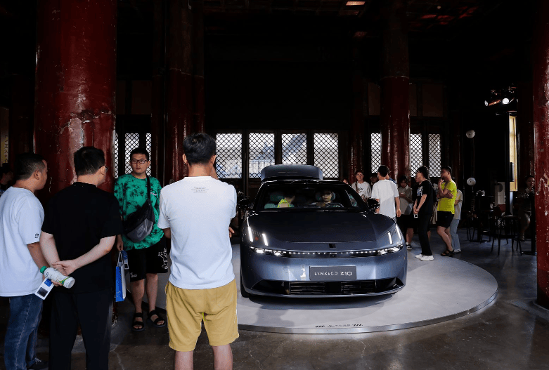 九游官网下载电脑版-关于全球车迷聚会盛典：现场气氛爆棚的信息