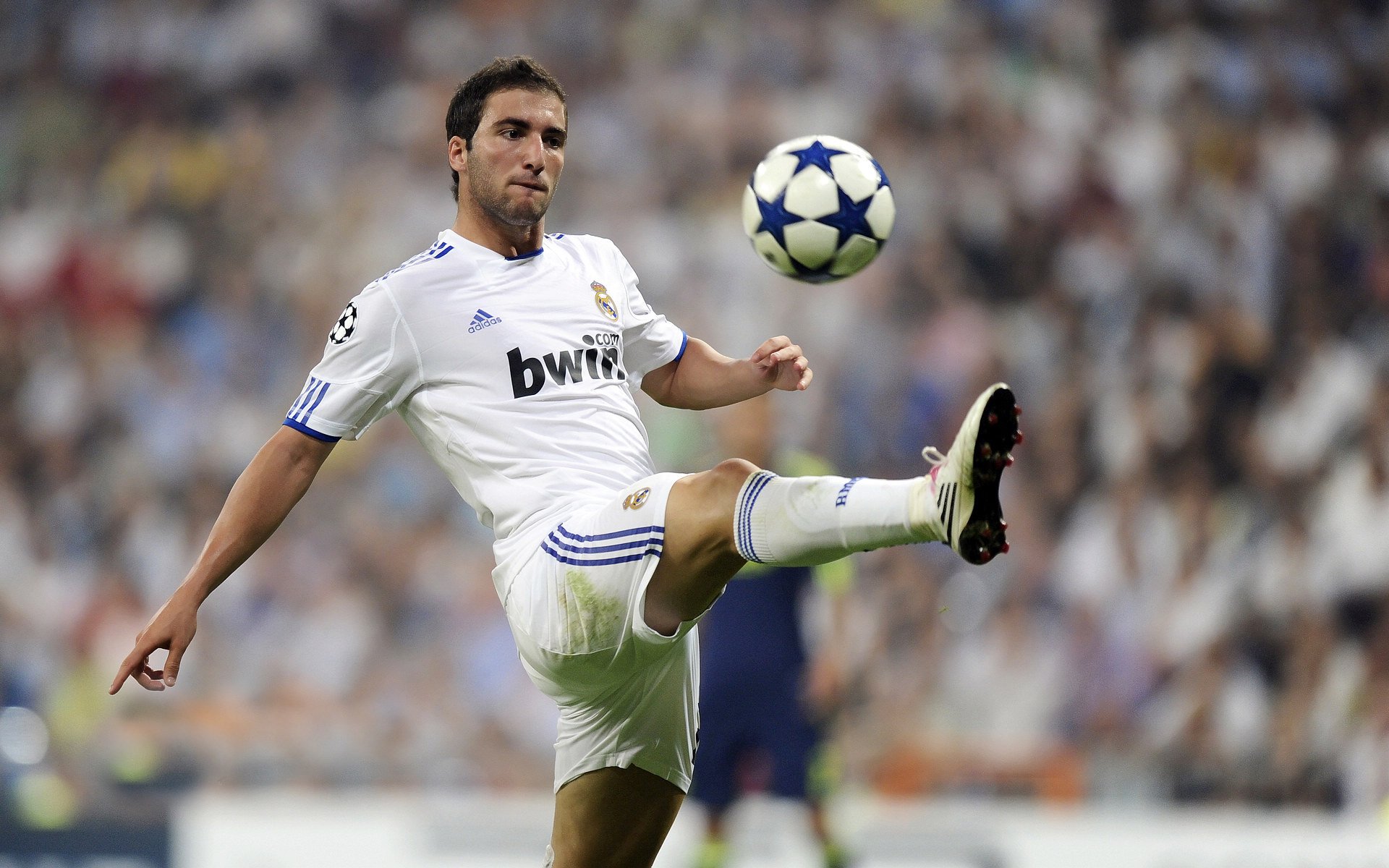 赛季初表现不佳球队通过调整成功止颓找回竞争状态